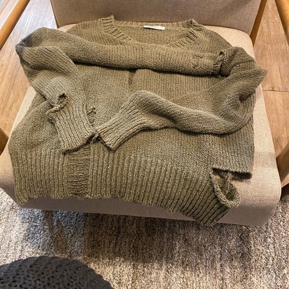 Zara Knit - Picture 2 of 3